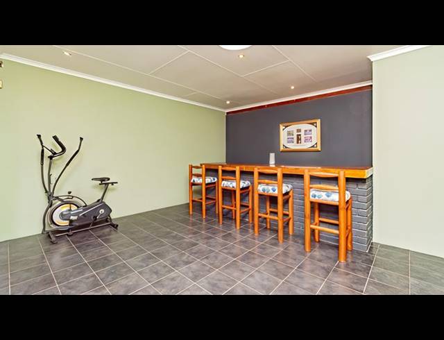 6 BEDROOM HOUSE FOR SALE IN BRACKENHURST